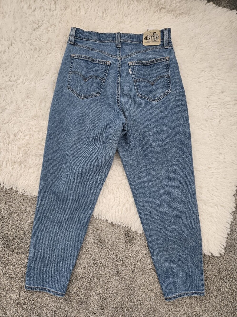 Levi's SilverTab High-Waisted Mom Jeans. Size 30. - Picture 3 of 9